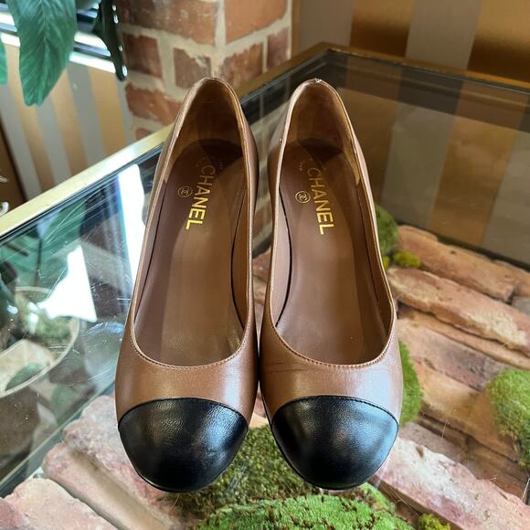 CHANEL Brown Black Cap Toe Leather Wedges SZ 37.5 - Picture 2 of 6